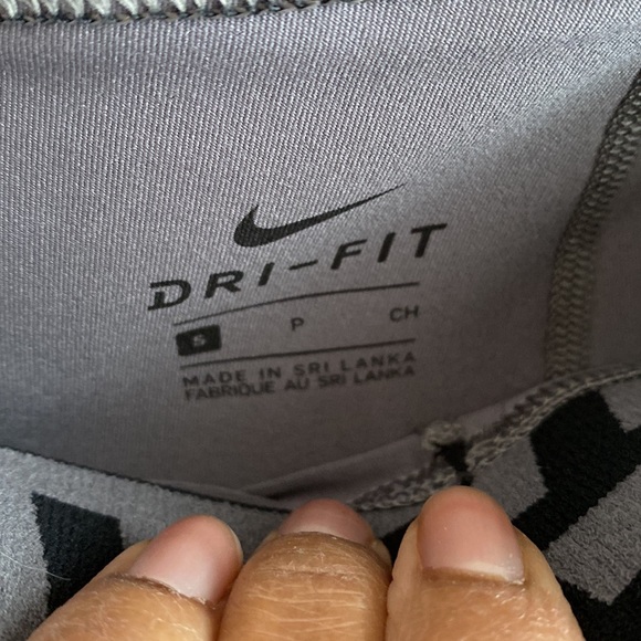 Nike intertwist 7/8ths grey leggings - Picture 5 of 7